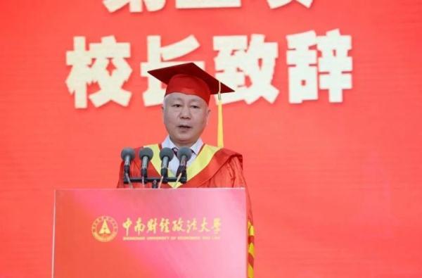 放弃保研，用2880个小时跨考上北大！这名毕业生被校长点名