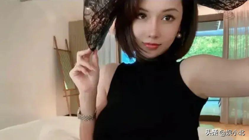 小艺身份被扒，节目中仅两句词与钱枫无交流，因长得漂亮多次入镜