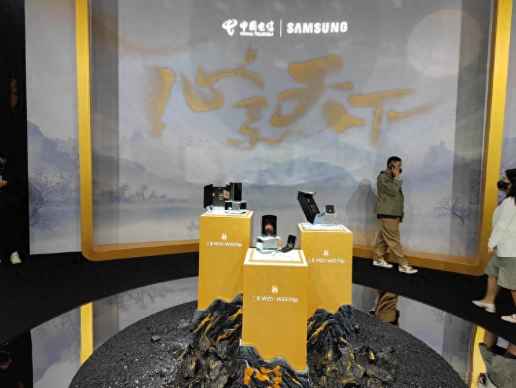 “心系天下”十五载,三星W系列为何能长盛不衰