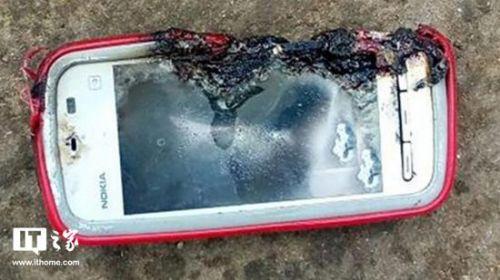 诺基亚5233爆炸门怎么回事 制造商HMD称不是他们生产销售