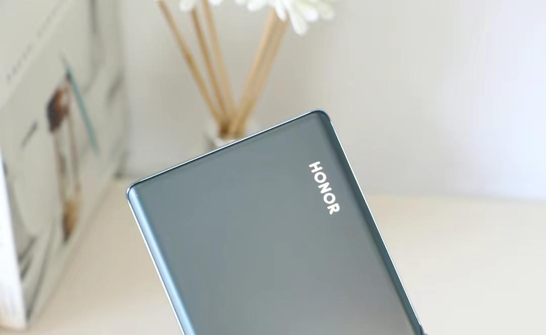 2022年8月,荣耀手机还是这三款最值得入手的,其他的都不推荐