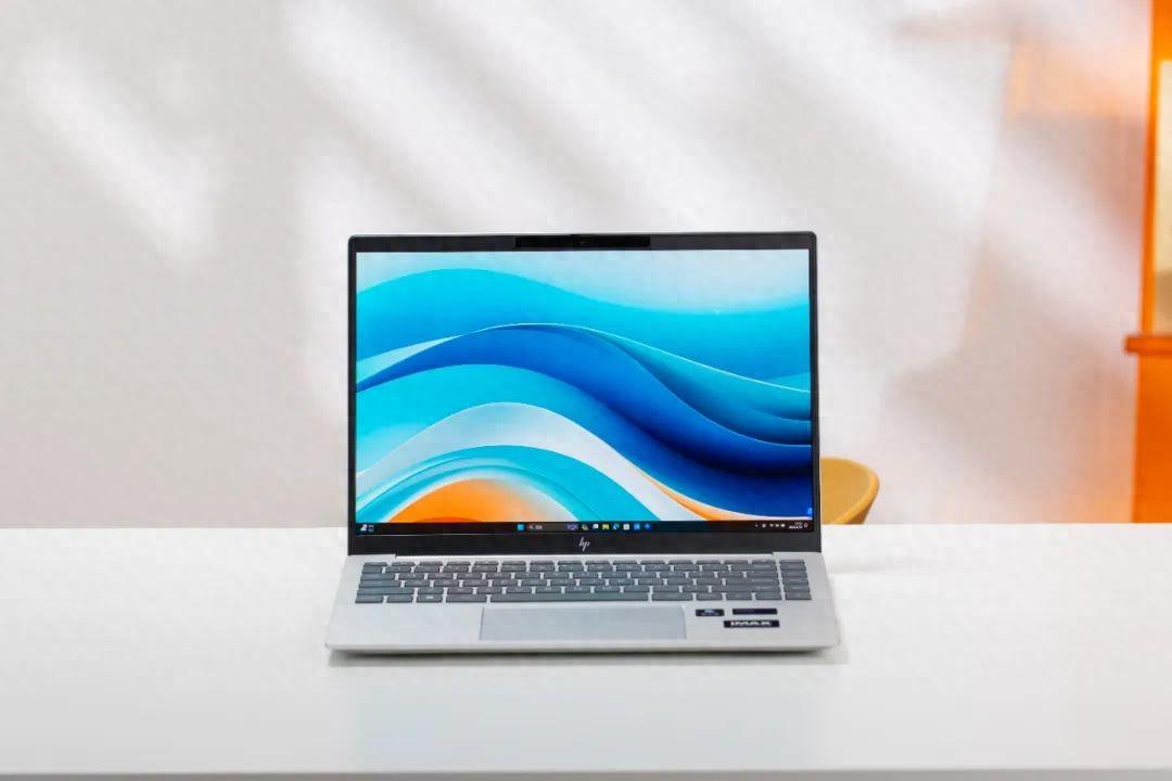 轻薄本也能搞定AI和3A游戏？惠普星Book Pro 14深度体验