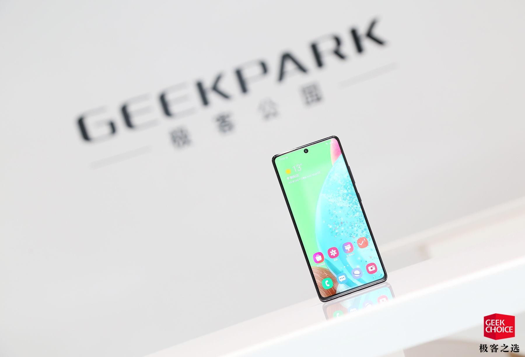 三星Galaxy A71 5G上手：4500mAh 大电池却只有185克，小拇指福音