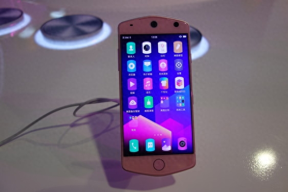 人工智能加持自拍更美 美图M8现场体验