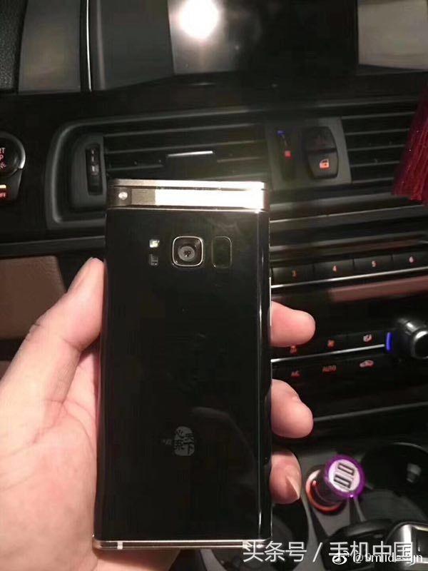 三星新旗舰W2018上手 万元奢华翻盖机