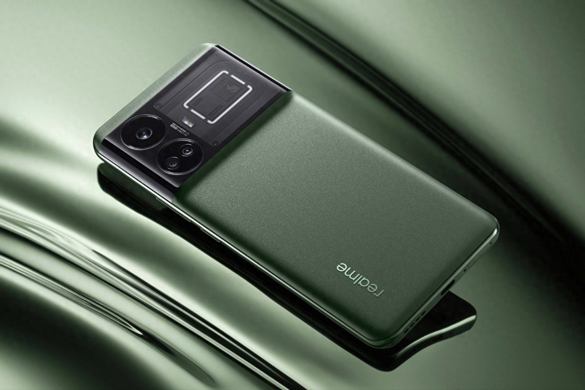 中门对狙！都是高通旗舰，真我GT5、一加Ace2 Pro有哪些区别？