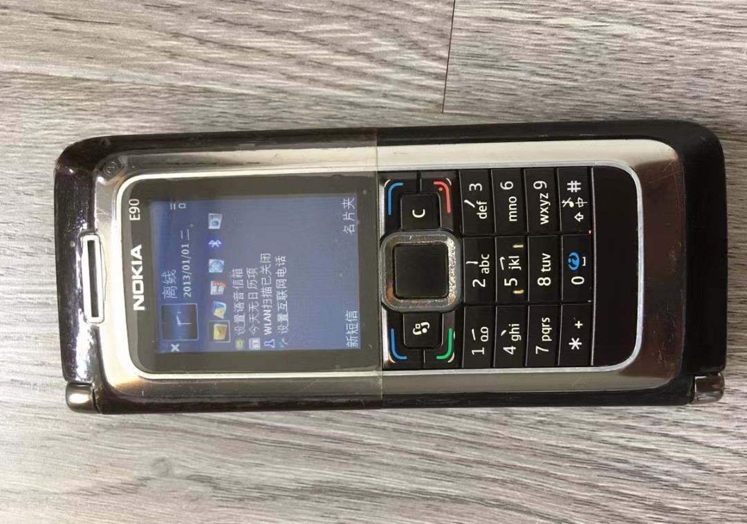 当年高攀不起的诺基亚E90，如今沦为电子垃圾，200元买个玩玩