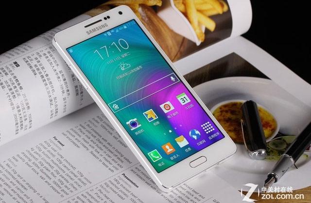 金属纤薄机身+双卡双待 三星GALAXY A5评测