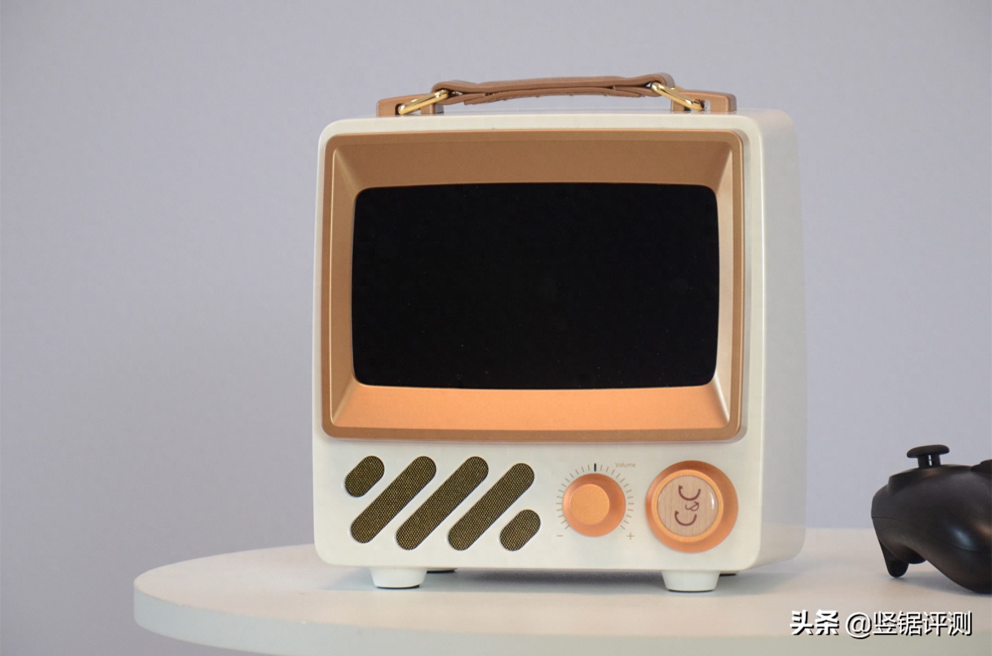 7英寸屏幕，搭载华为海思CPU，长虹复古迷你小电视评测