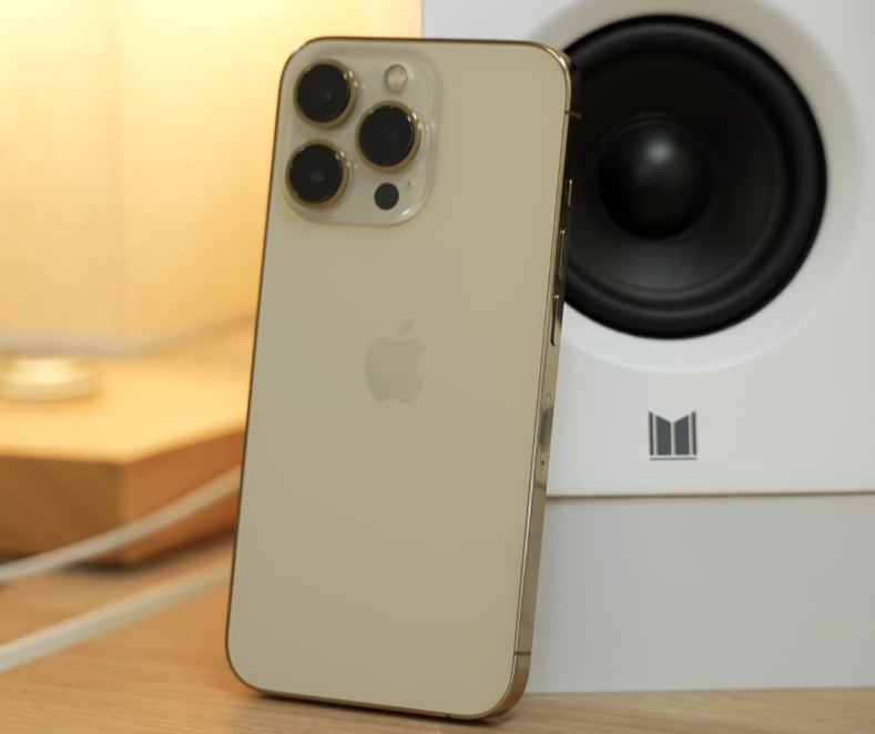 当下花7399元入手iPhone13Pro会后悔吗？过来人说出四个重点