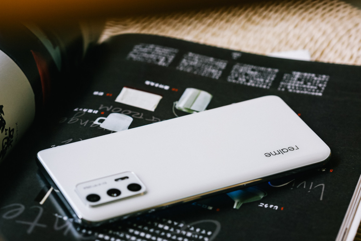 一加和真我都是OPPO子品牌,为什么系统不同,真我能采用RealmeUI