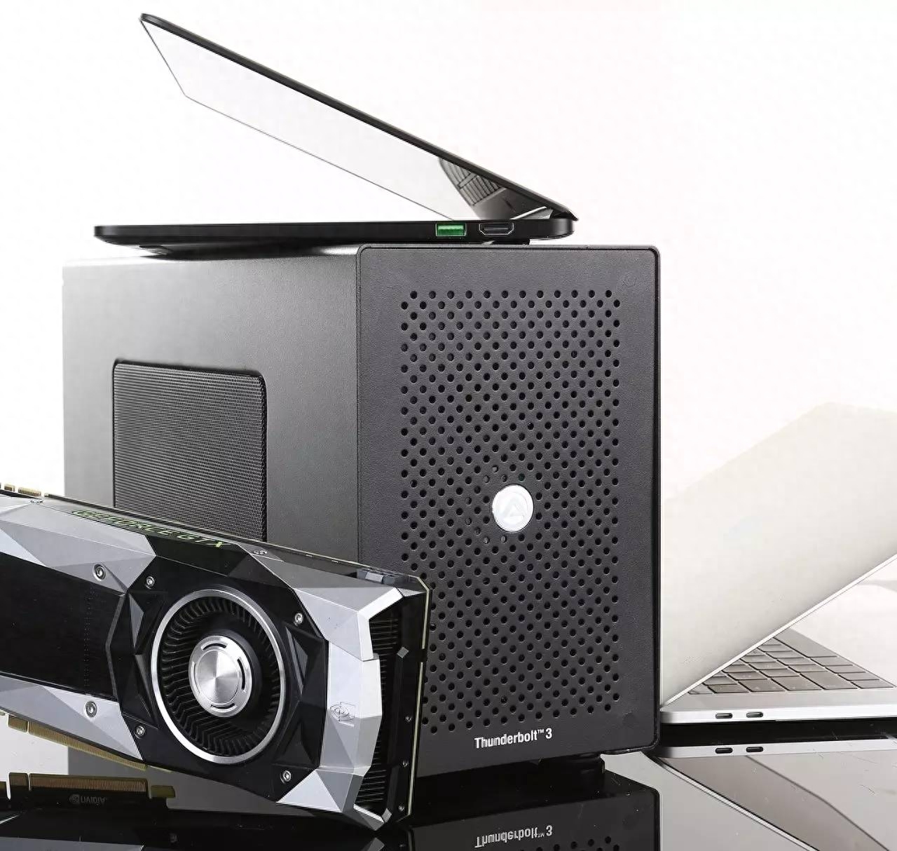 「深度」雷电3发威!笔记本电脑外接显卡坞实测,性能提升几近爆表!