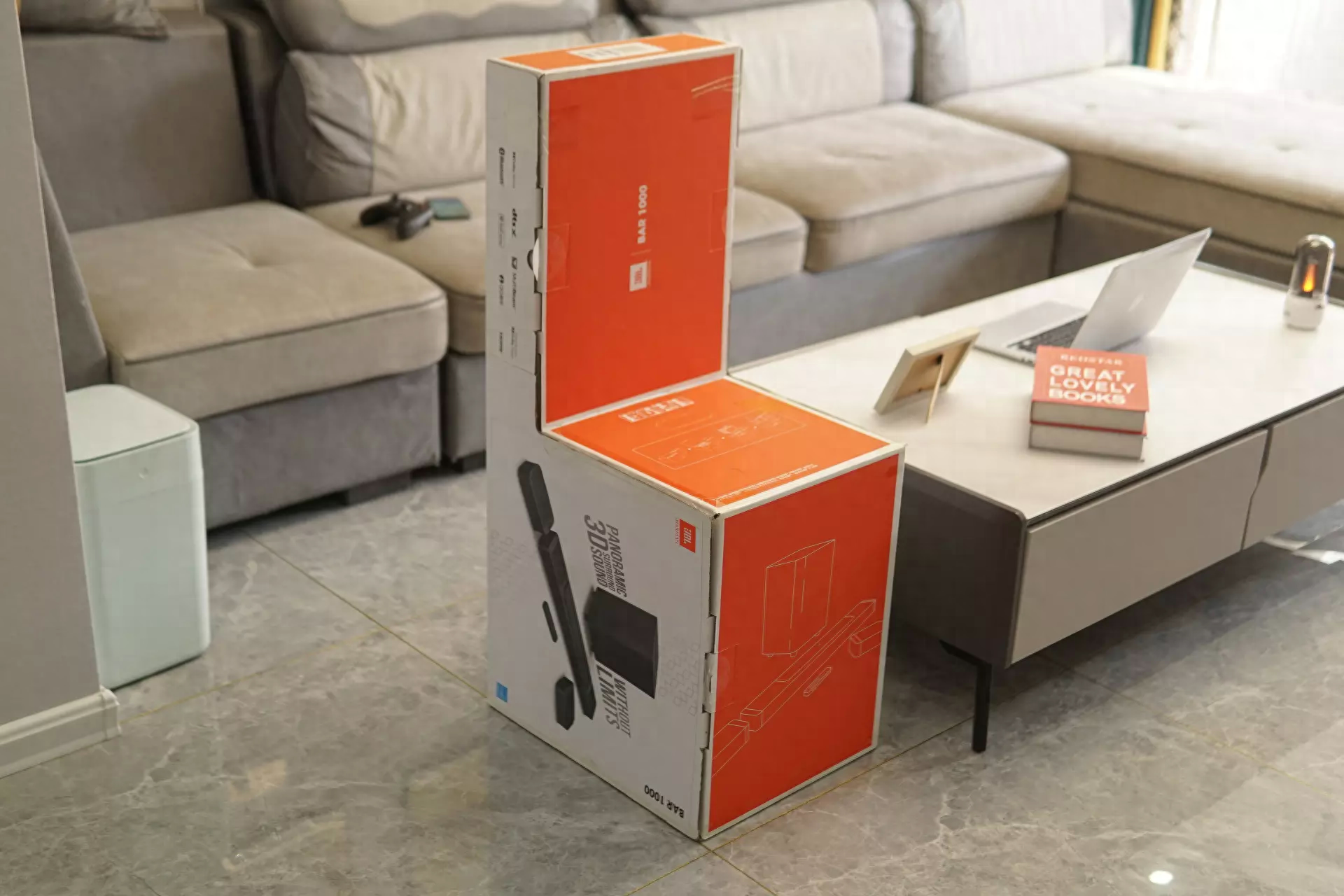 把顶级环绕音效搬进客厅，万元最强回音壁，JBL BAR1000测评