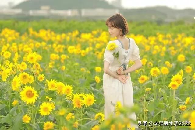 凌晨一点多的，手机铃声响起