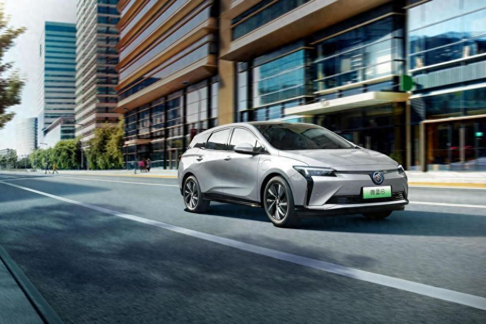 别克杀红眼,新款别克微蓝6售价9.98万,还买海豚吗?