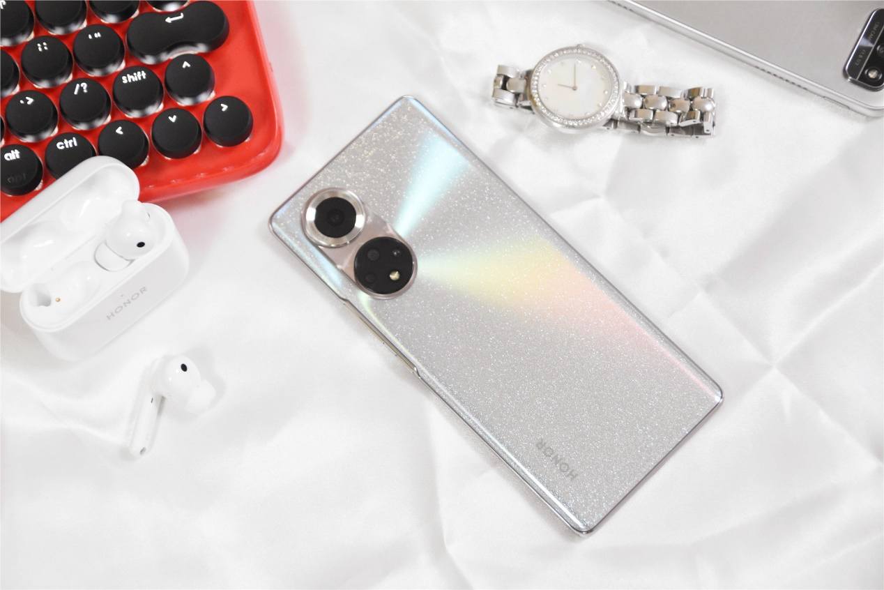 入手10天荣耀50 Pro后谈谈感受，高通与快充都有，像素是亮点