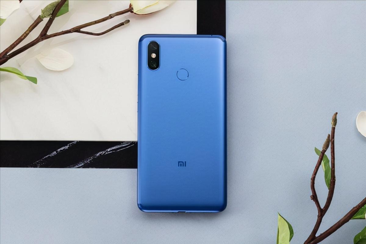 小米Max5重整归来,7000mAh大电池已稳,荣耀7.2寸巨屏遇对手