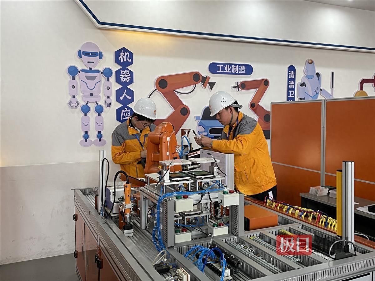 全中!武汉中职生大比拼,蔡甸职教中心斩获8项大奖