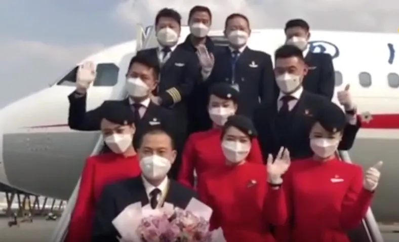 川航3U8633事件，生死34分钟，机长抗住缺氧、低温救下119名乘客