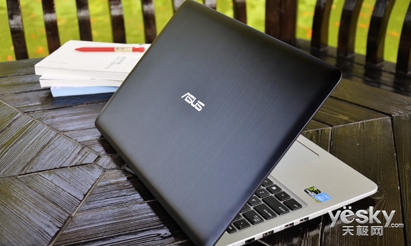 轻量级大屏本 全能型笔记本华硕V505L图赏