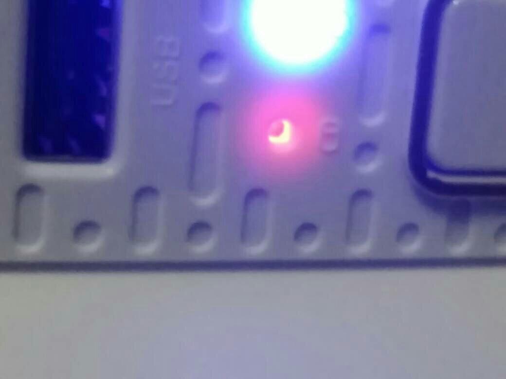 电脑主机灯一直一闪一闪的,开不了机,是怎么回事呢?