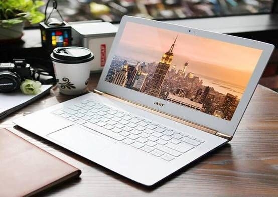 电脑主机开了，但显示屏不亮怎么办？三种原因及解决方法