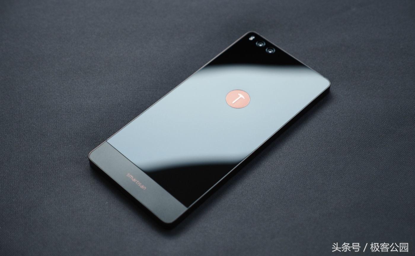 坚果 Pro 评测：「妥协」的手感，「不妥协」的用户体验