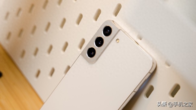 三星Galaxy S22+&一加10 Pro拍摄对比:参数真不能代表一切