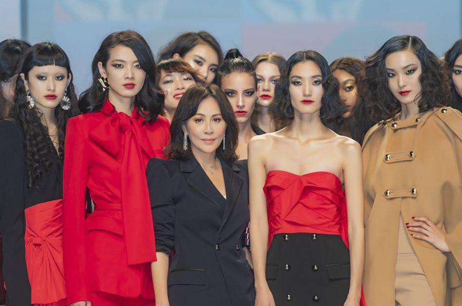 小酒窝长睫毛，这些有魅力的部分该用英语怎么说？