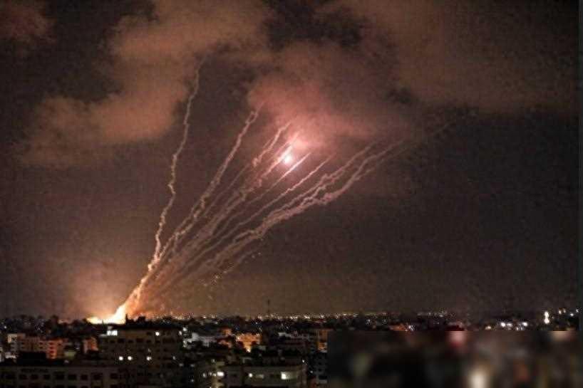 中东打起来了，以色列不宣而战，深夜空袭叙利亚