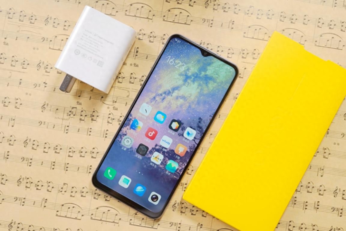 iQOO Z3 入手评测:刀法精准的 优秀千元机