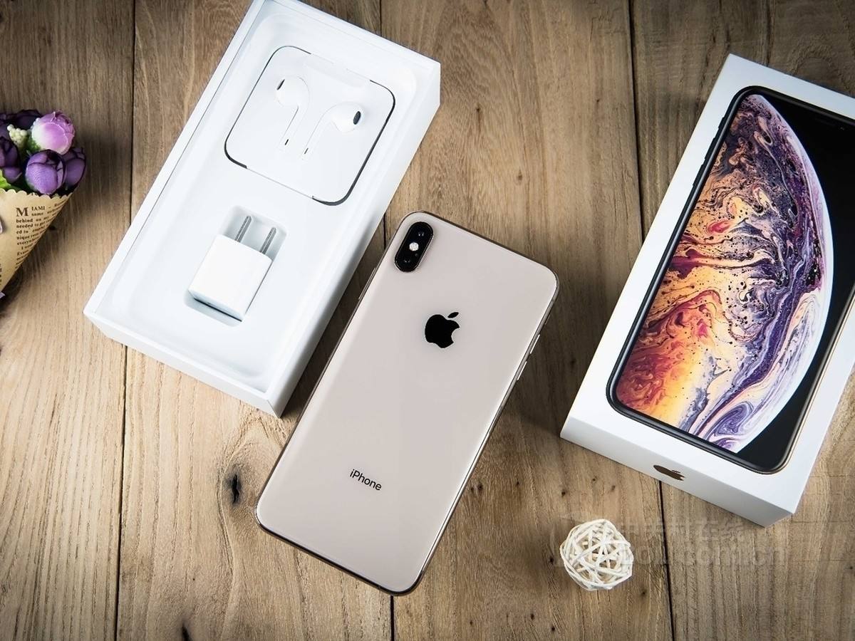 1800买一台iPhoneXsMax，2022年使用可以吗？内行人告诉你答案