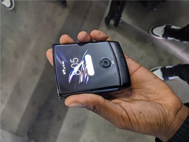 摩托罗拉RAZRV4手机配置评测消息