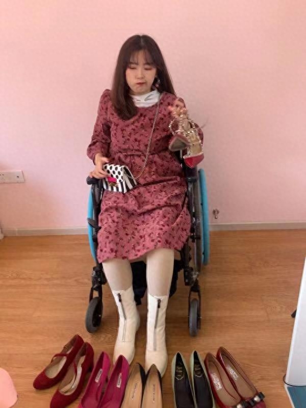 高位截瘫的时尚博主：只要口红足够鲜艳，疤痕便不再显眼