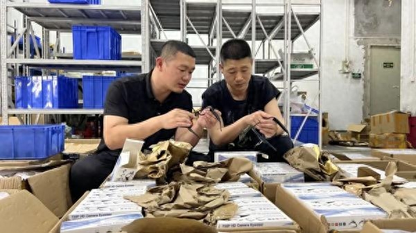 触目惊心!这些窃听窃照器材,可能就在你身边