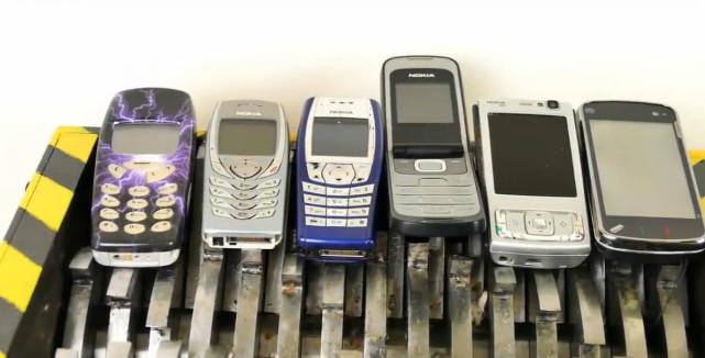 粉碎机大战诺基亚,这画面看着就让人揪心!