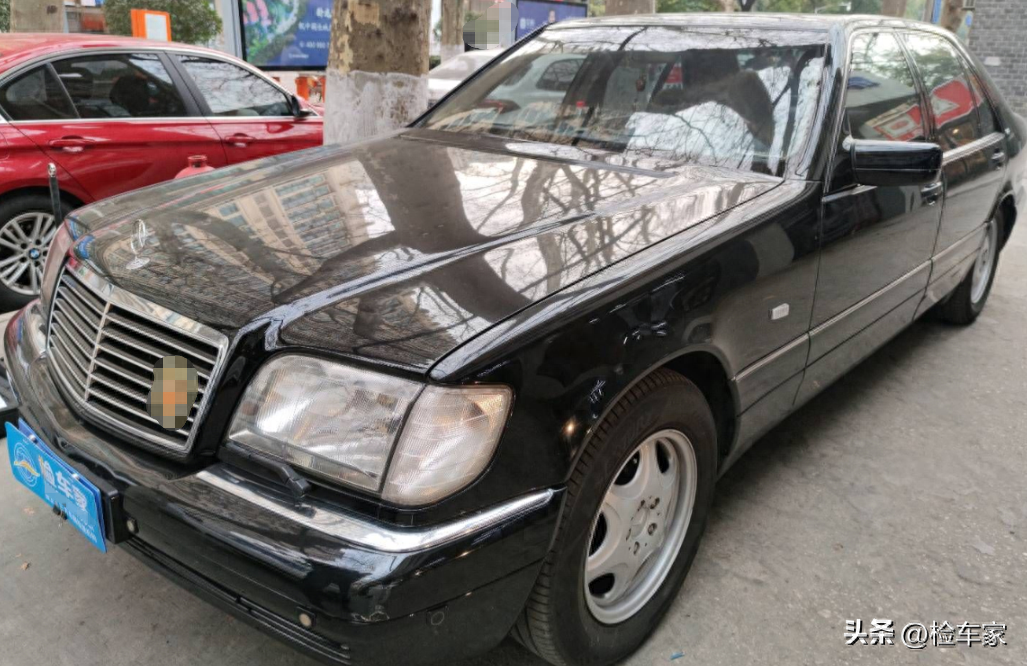 影响过两代人的上世纪奔驰S600，如今10万块还值得入手吗？
