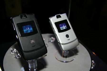 摩托罗拉V3，发布售价14800元