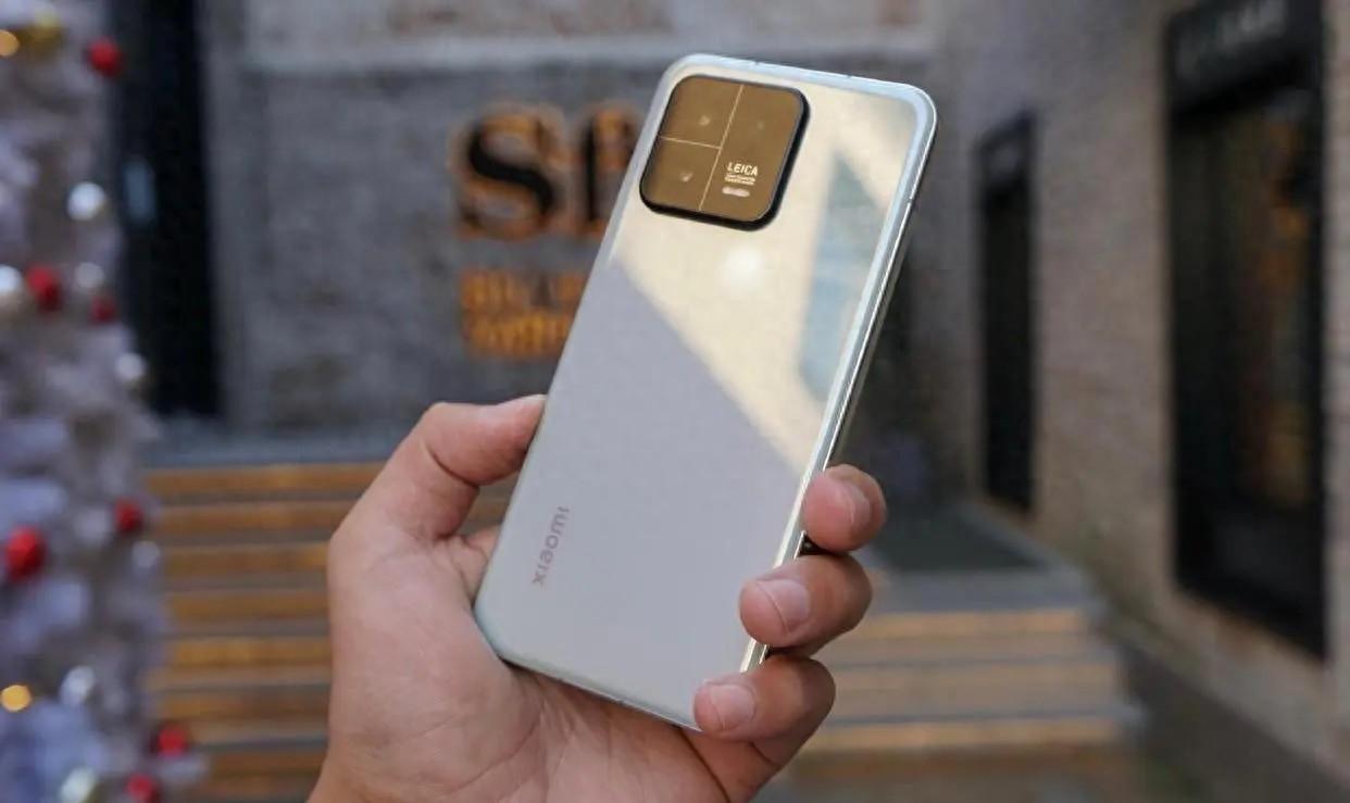 从3999元跌至3299元，6.36英寸直屏+骁龙8Gen2，小米手机跌至新低