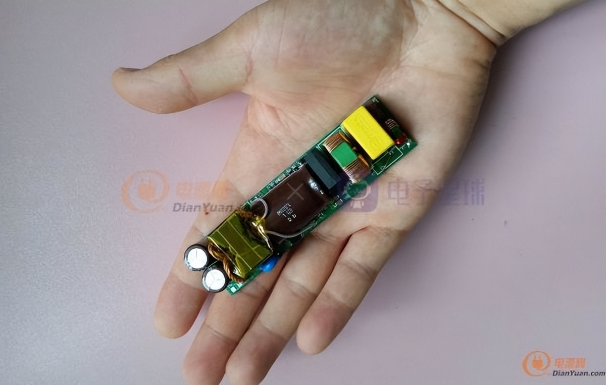 (样品出来了，快围观)94%+高效超小体积65W笔记本适配器