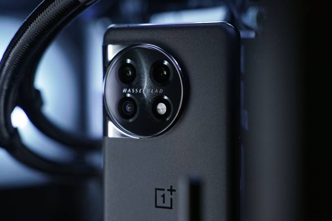 一加11评测：3999买12+256GB， 2023旗舰手机教科书