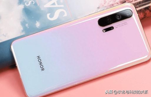 荣耀20 Pro跳水1000多元了，它还值得入手吗？网友：谨慎选择