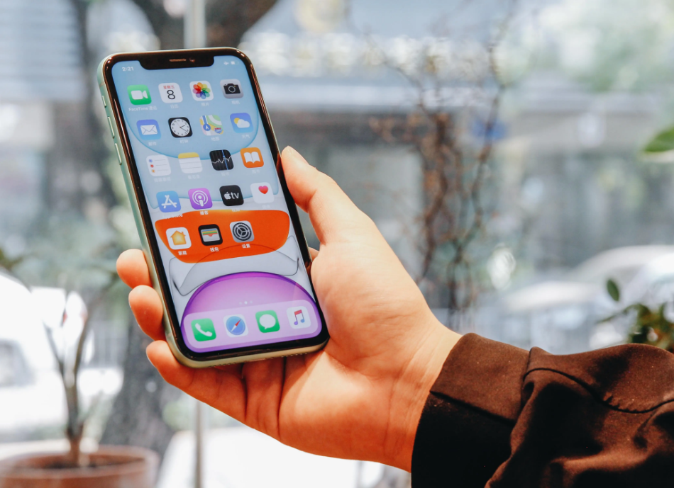 苹果加入价格战，iPhone11直降3000，3个优点1个缺点，还值得买吗