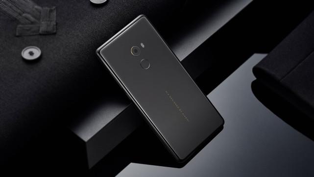 18:9全面屏、安卓机顶配,小米MIX2评测