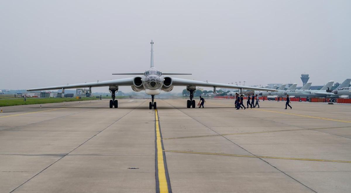 全球最大轰炸机群！中国空军的轰-6，未来还要和轰-20并肩作战？
