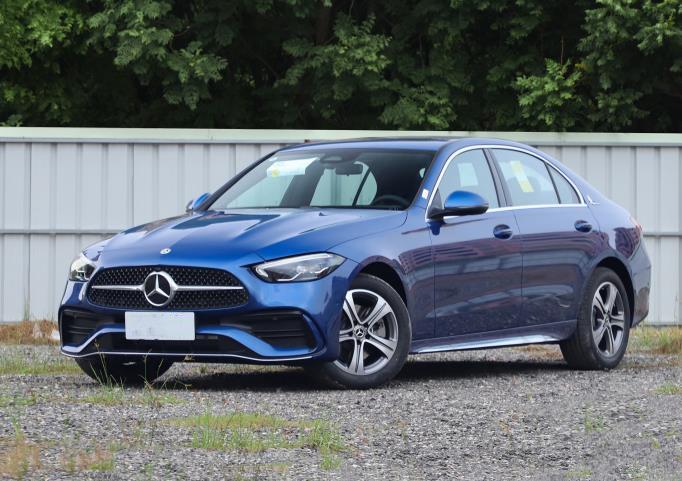 奔驰C级、理想ONE领衔，四款30万左右适合女性开的车