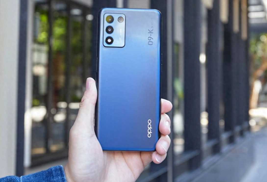 1500元左右,这5款手机性价比超高,连用五年无压力,适合老年人