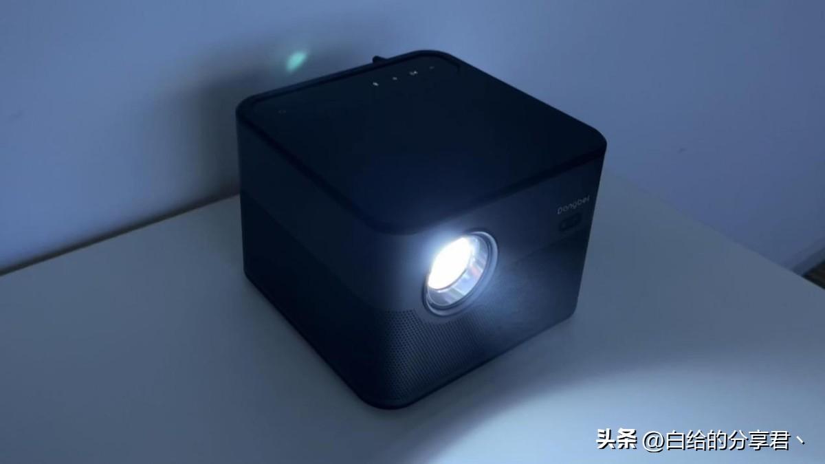 2022年家用客厅投影仪排行榜！当贝、极米、坚果等主流品牌怎么选