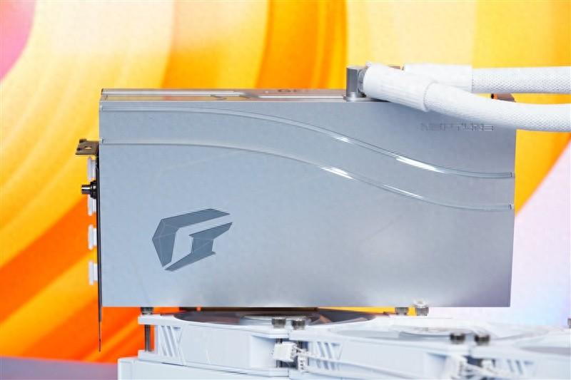 七彩虹iGame RTX 4080 SUPER水冷显卡评测:470W性能远超所有!