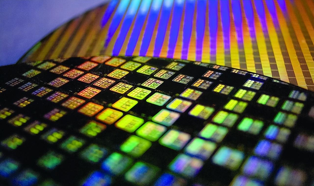 中国造出“新型光刻机”,实现22nm工艺制程,已经投入使用